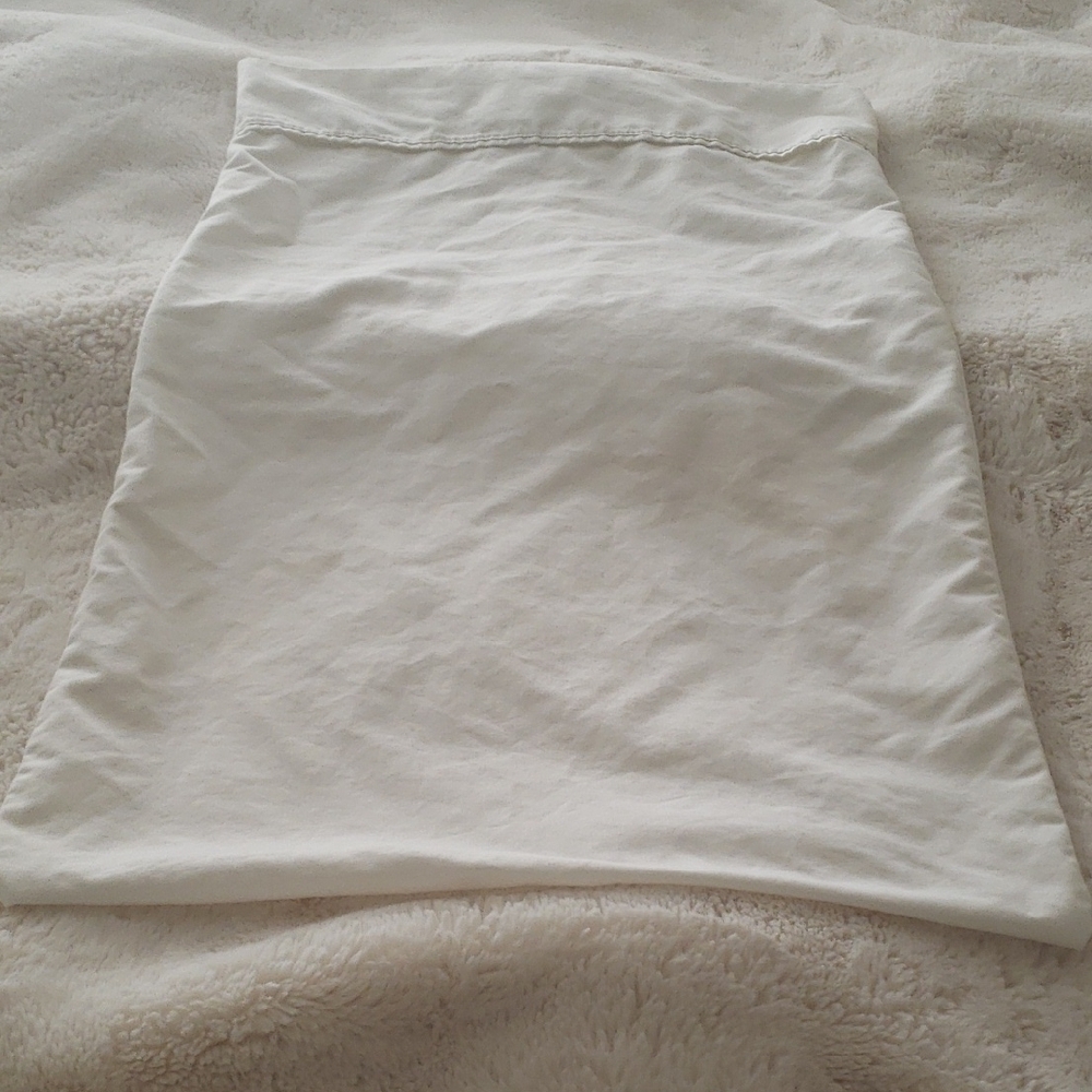 White Cream Pillowcase Preloved. Minor Stains On Back - Ideal For Pet Bedding.